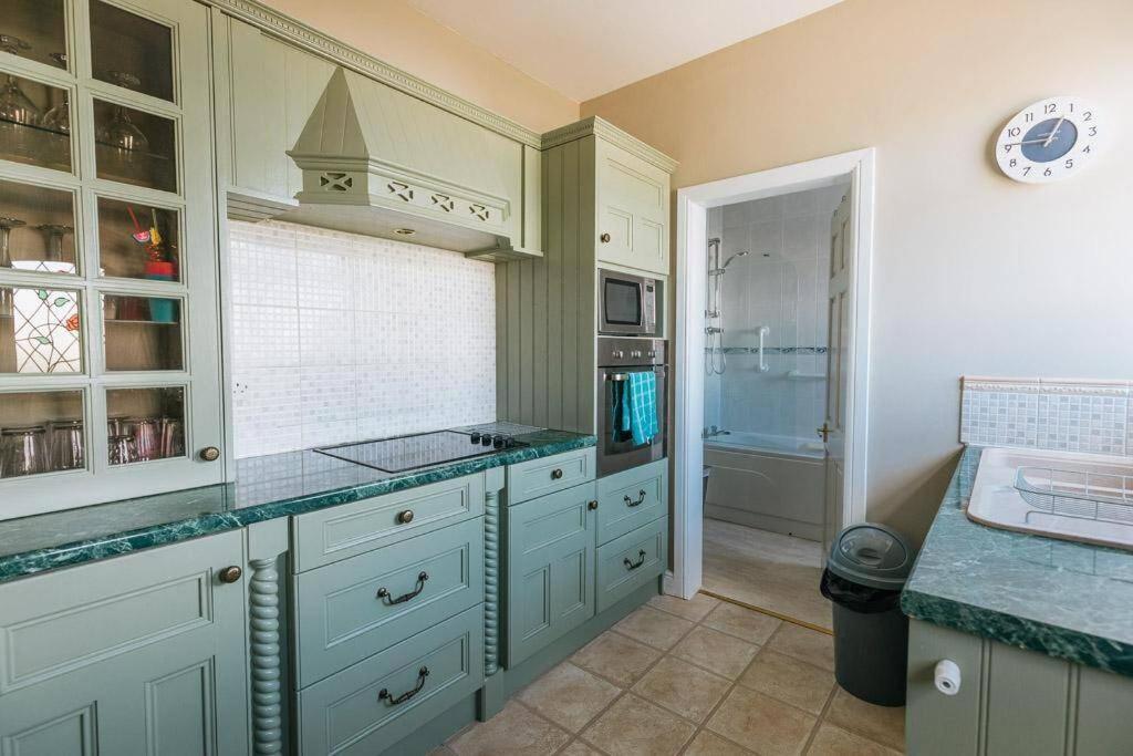 Beachfront Apartment - Ground Floor Apartment With Sea Views, Next To The Beach, Bridlington, North Yorkshire Bessingby Esterno foto