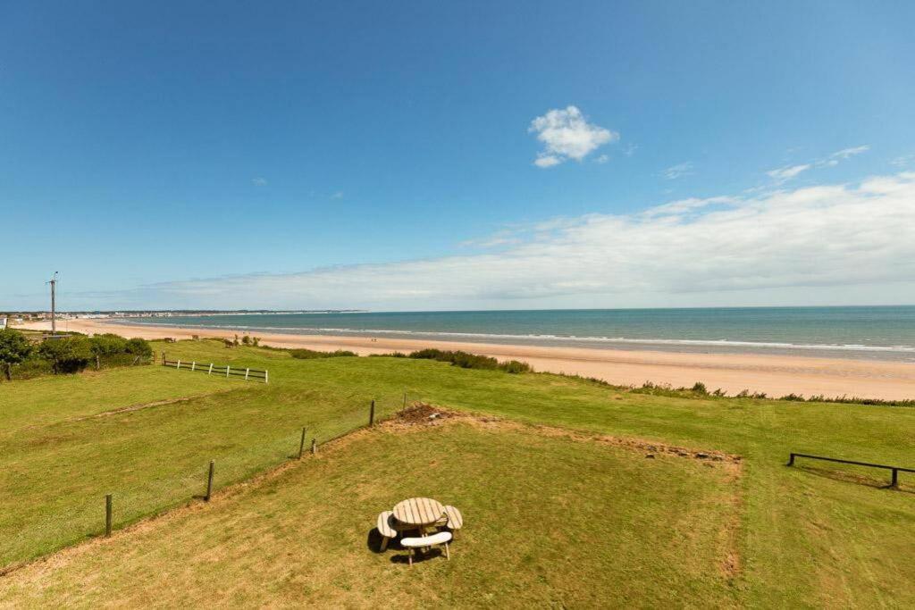 Beachfront Apartment - Ground Floor Apartment With Sea Views, Next To The Beach, Bridlington, North Yorkshire Bessingby Esterno foto
