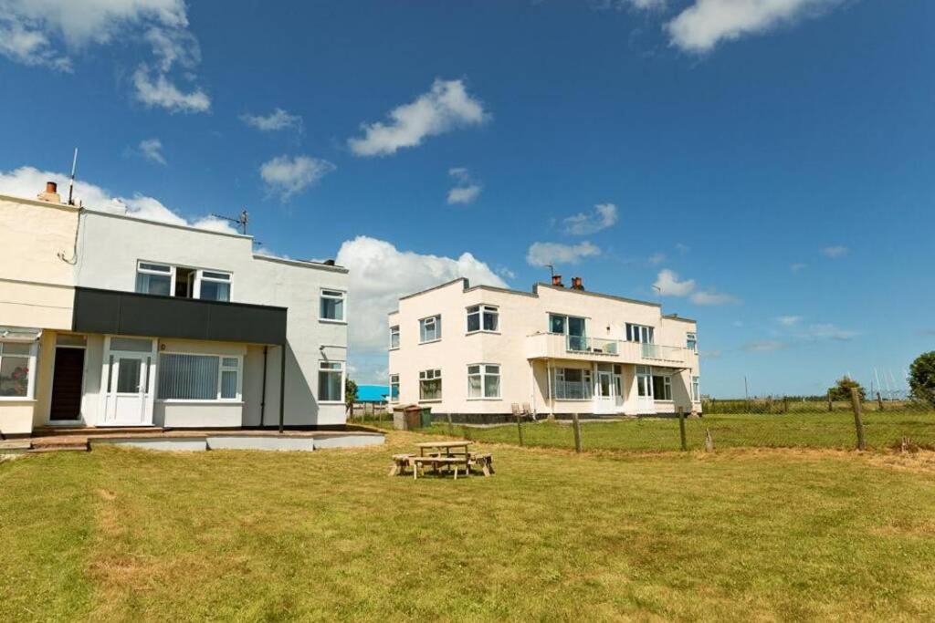 Beachfront Apartment - Ground Floor Apartment With Sea Views, Next To The Beach, Bridlington, North Yorkshire Bessingby Esterno foto