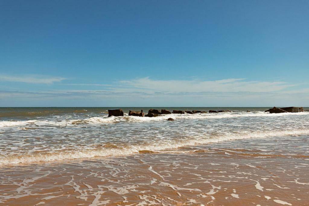 Beachfront Apartment - Ground Floor Apartment With Sea Views, Next To The Beach, Bridlington, North Yorkshire Bessingby Esterno foto