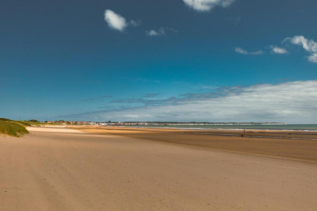 Beachfront Apartment - Ground Floor Apartment With Sea Views, Next To The Beach, Bridlington, North Yorkshire Bessingby Esterno foto