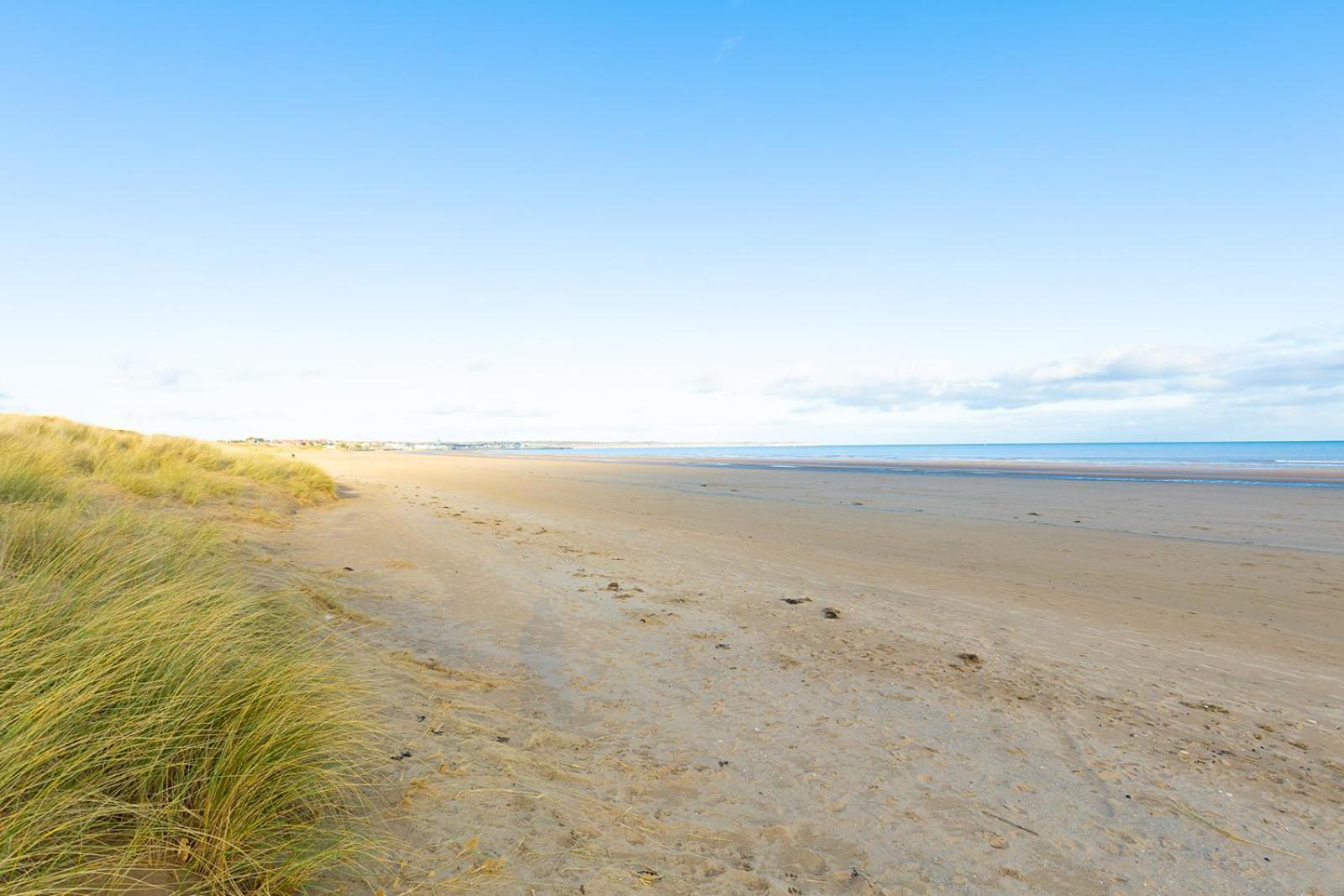 Beachfront Apartment - Ground Floor Apartment With Sea Views, Next To The Beach, Bridlington, North Yorkshire Bessingby Esterno foto