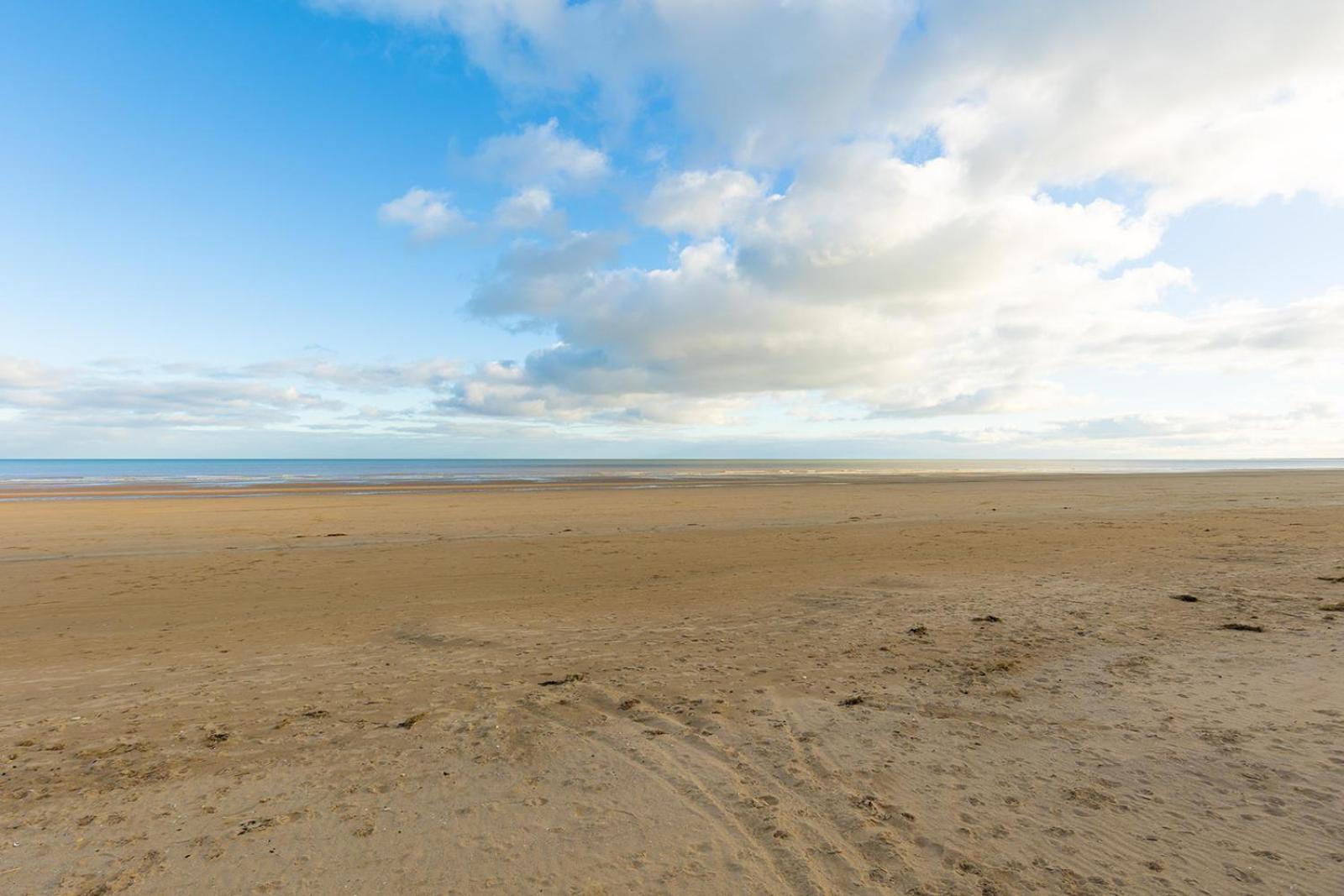 Beachfront Apartment - Ground Floor Apartment With Sea Views, Next To The Beach, Bridlington, North Yorkshire Bessingby Esterno foto